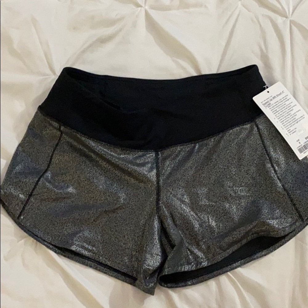 Lululemon Speed Up MR 4” metallic shorts